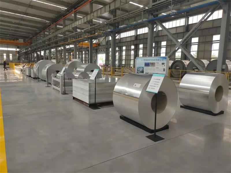 河南省委書(shū)記樓陽(yáng)生、省長(zhǎng)王凱蒞臨明泰鋁業(yè)子公司明晟新材料參觀調(diào)研