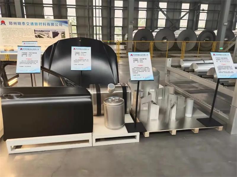 河南省委書(shū)記樓陽(yáng)生、省長(zhǎng)王凱蒞臨明泰鋁業(yè)子公司明晟新材料參觀調(diào)研