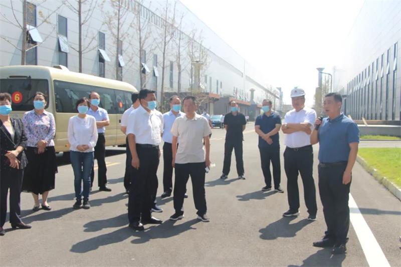 鞏義市上半年重點(diǎn)項目觀摩團(tuán)到義瑞新材觀摩調(diào)研